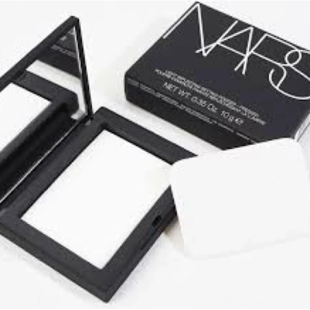 NARS Translucent Setting Powder - - Picture 3 of 7